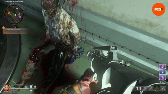 Casque Mr. Peeks près d'un zombie mort dans le Laboratoire de Recherche des Mutants